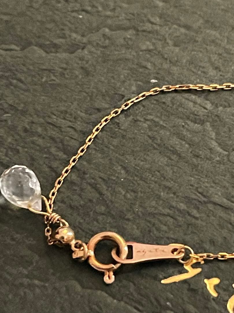 agete K10 pearl necklace featuring 3 round and elongated baroque pearls with adjustable sliding chain