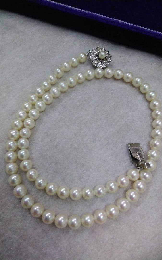 Akoya genuine pearl necklace with 7.0-7.5 mm pearls measuring 42 cm in length