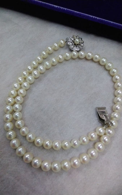 Akoya genuine pearl necklace with 7.0-7.5 mm pearls measuring 42 cm in length