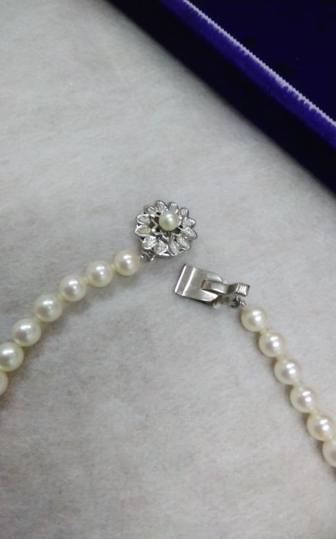 Akoya genuine pearl necklace with 7.0-7.5 mm pearls measuring 42 cm in length