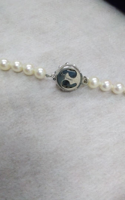 Akoya genuine pearl necklace with 7.0-7.5 mm pearls measuring 42 cm in length