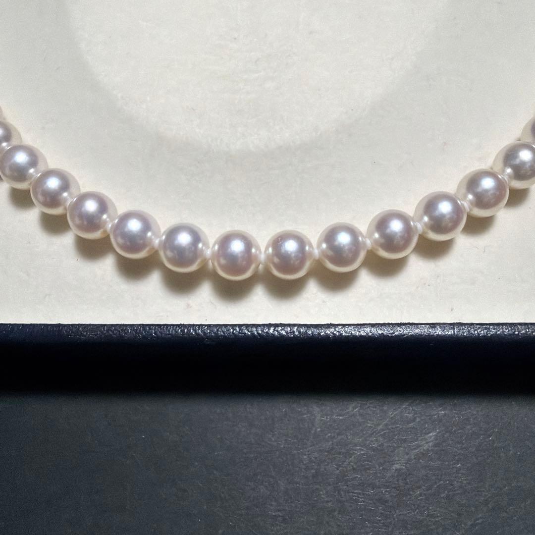 Akoya pearl necklace displayed with Hanadama pearl box and Aurora design, 46 cm length, white pearls