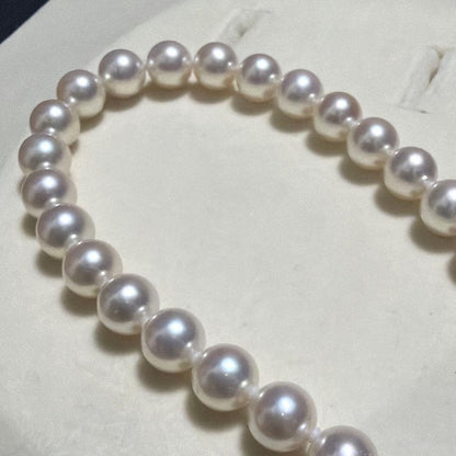 Akoya pearl necklace displayed with Hanadama pearl box and Aurora design, 46 cm length, white pearls