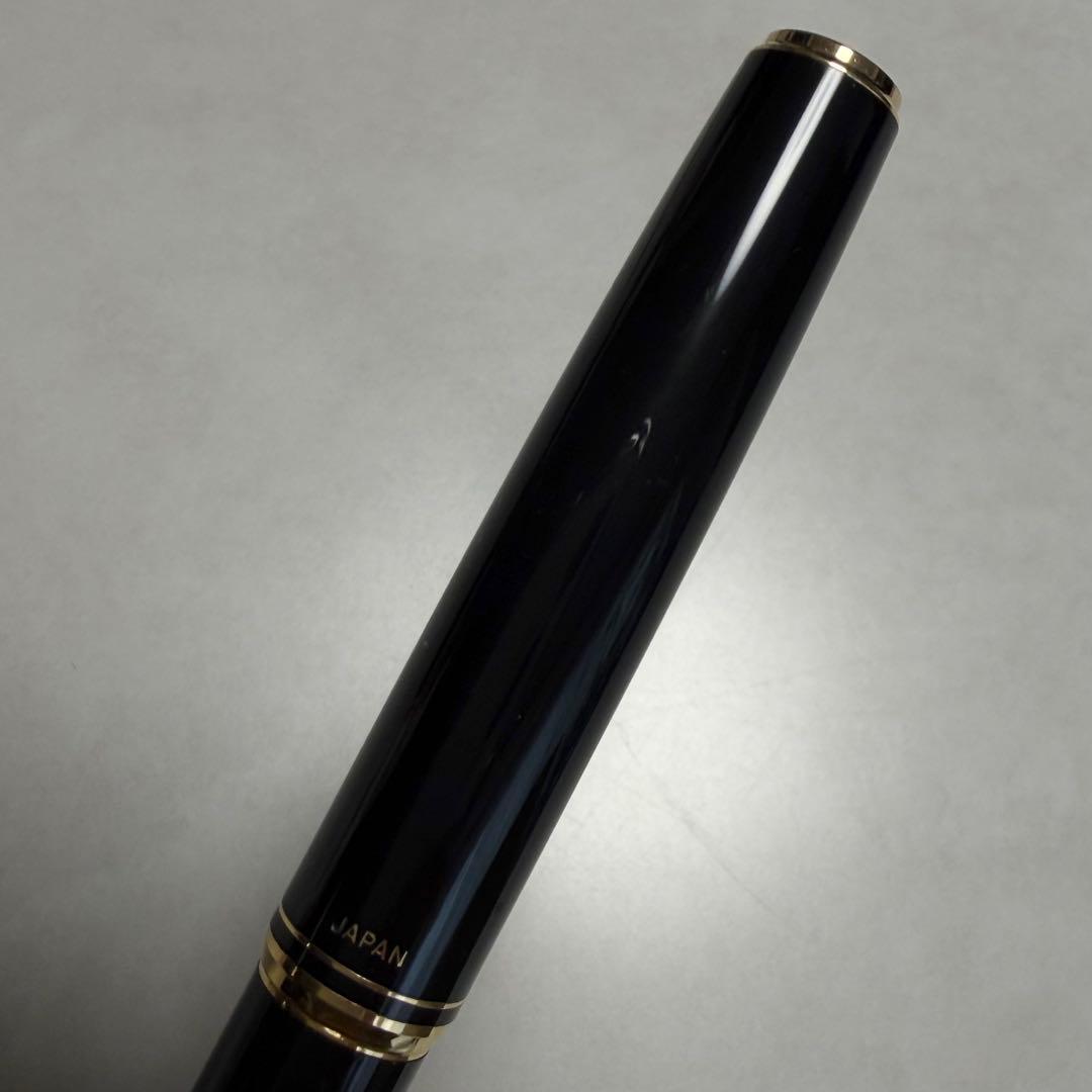 PILOT Fountain Pen Black with Gold Trim and 14K Gold Nib, unused, made in Japan
