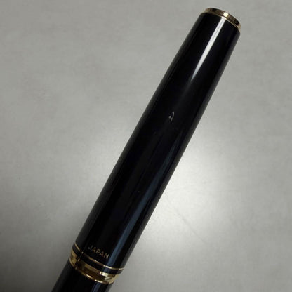 PILOT Fountain Pen Black with Gold Trim and 14K Gold Nib, unused, made in Japan