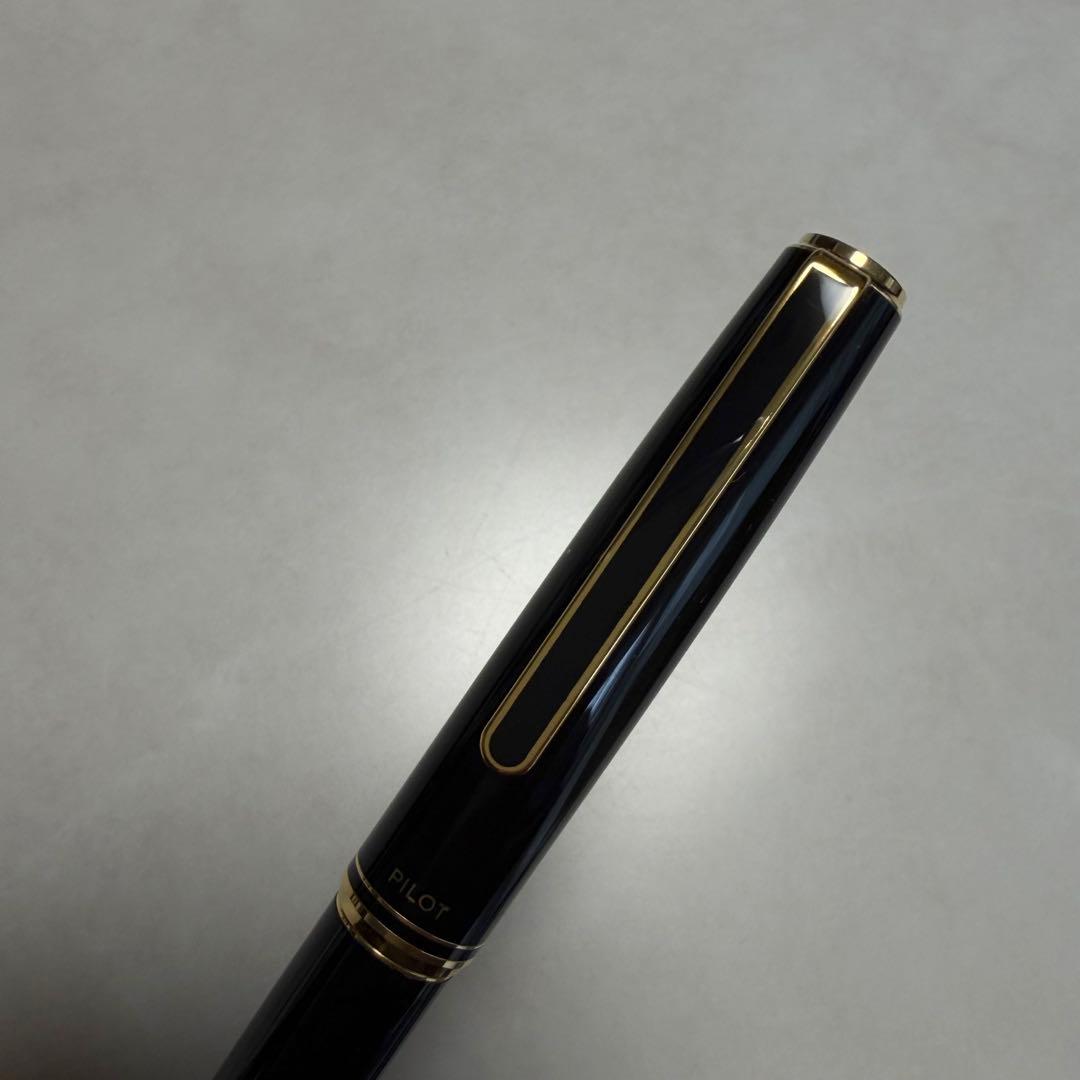PILOT Fountain Pen Black with Gold Trim and 14K Gold Nib, unused, made in Japan