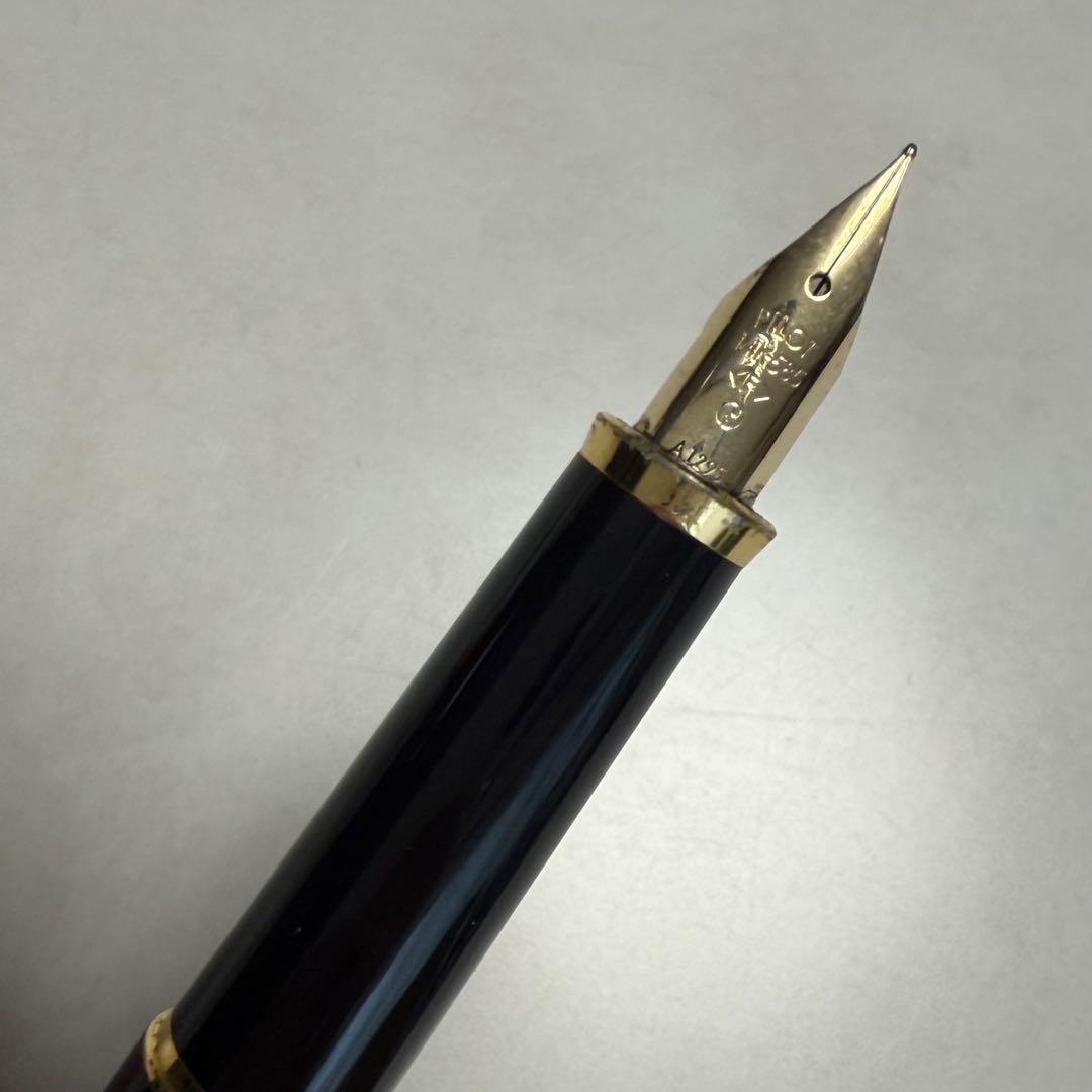 PILOT Fountain Pen Black with Gold Trim and 14K Gold Nib, unused, made in Japan