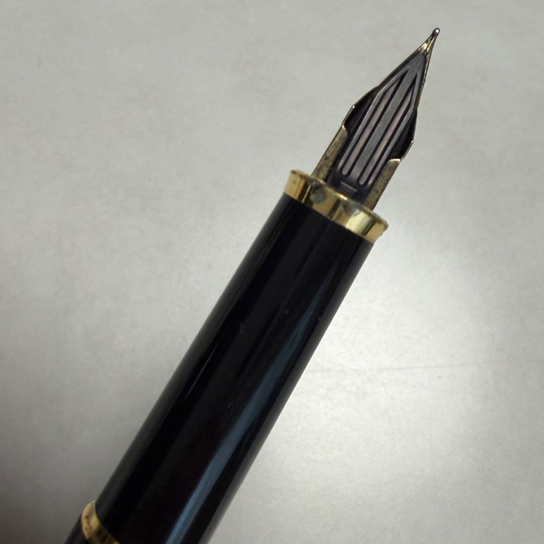 PILOT Fountain Pen Black with Gold Trim and 14K Gold Nib, unused, made in Japan