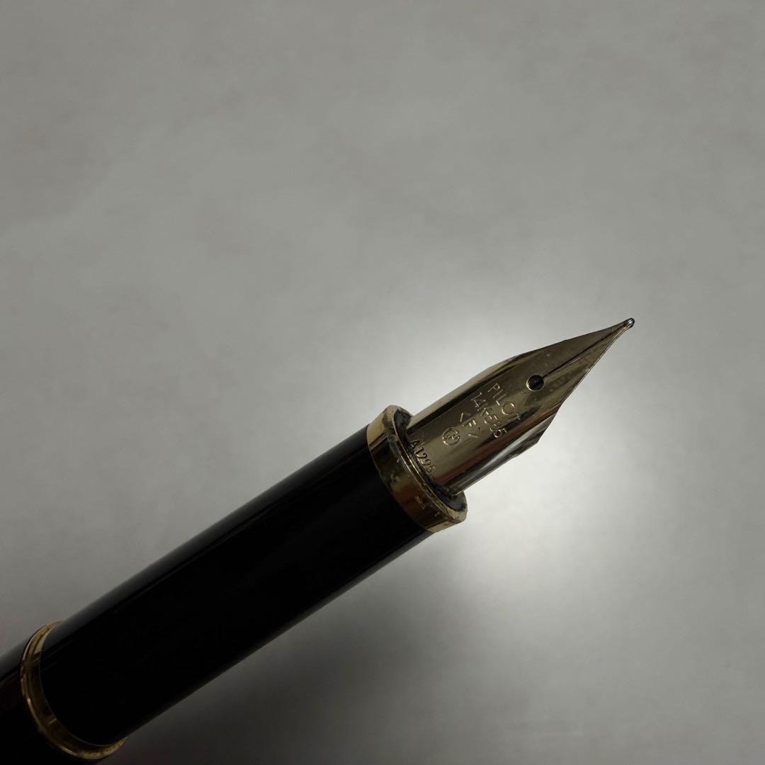 PILOT Fountain Pen Black with Gold Trim and 14K Gold Nib, unused, made in Japan