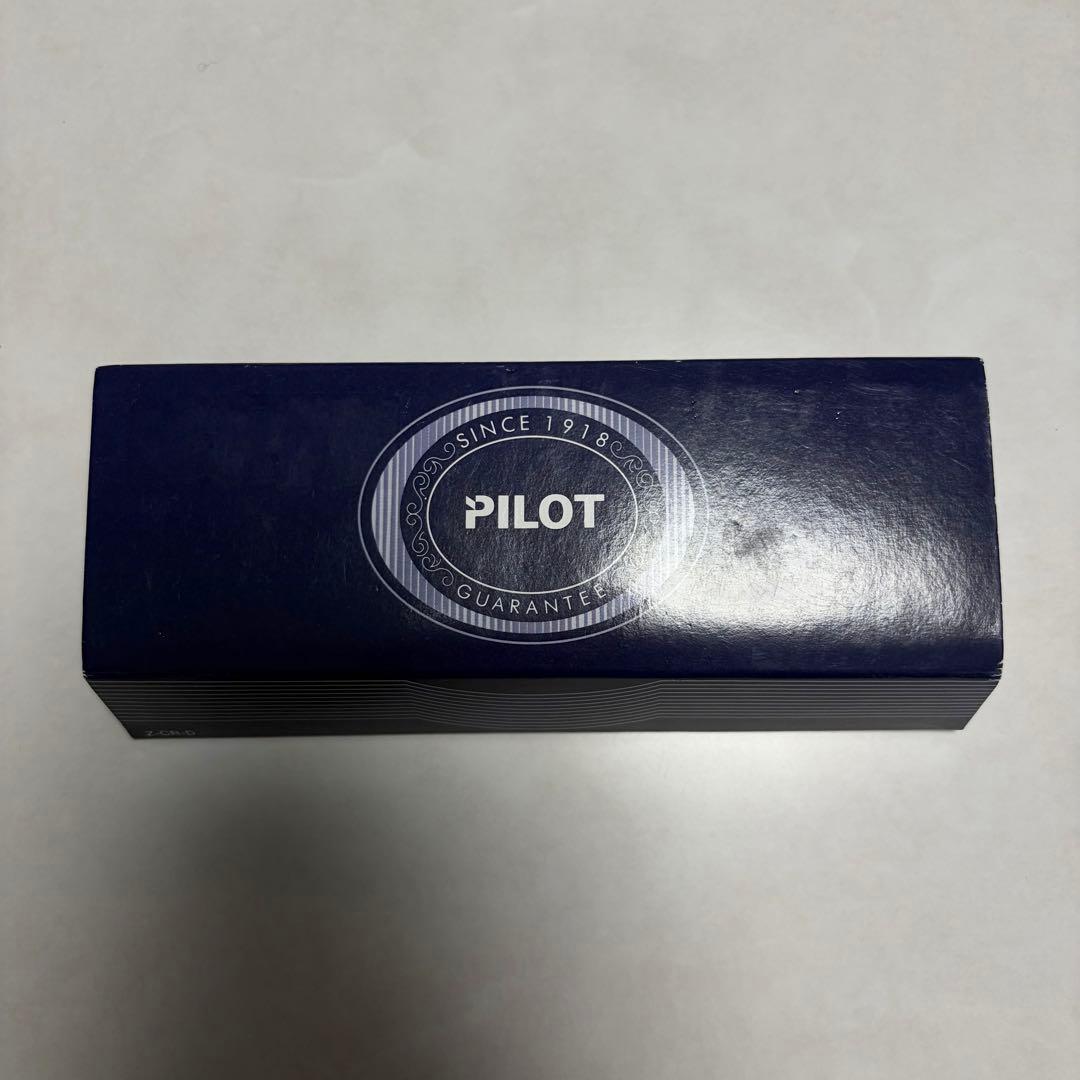 PILOT Fountain Pen Black with Gold Trim and 14K Gold Nib, unused, made in Japan
