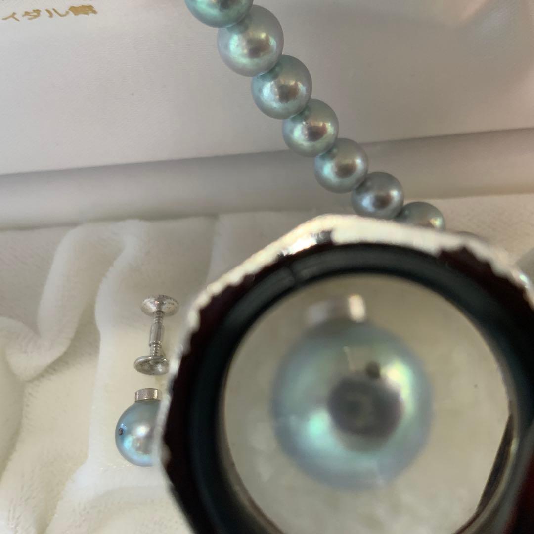 Tasaki Akoya gray pearl necklace and matching blue silver earrings set with rainbow luster