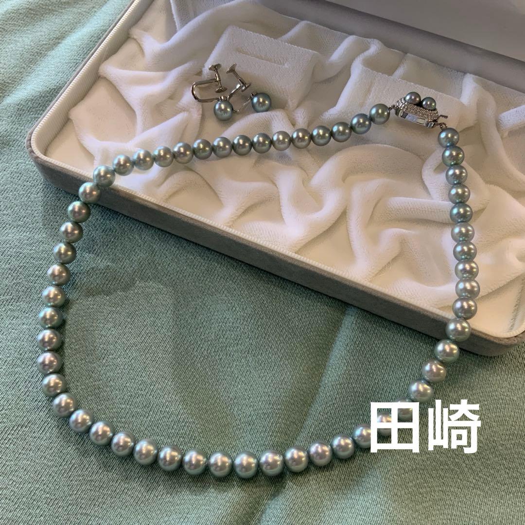 Tasaki Akoya gray pearl necklace and matching blue silver earrings set with rainbow luster