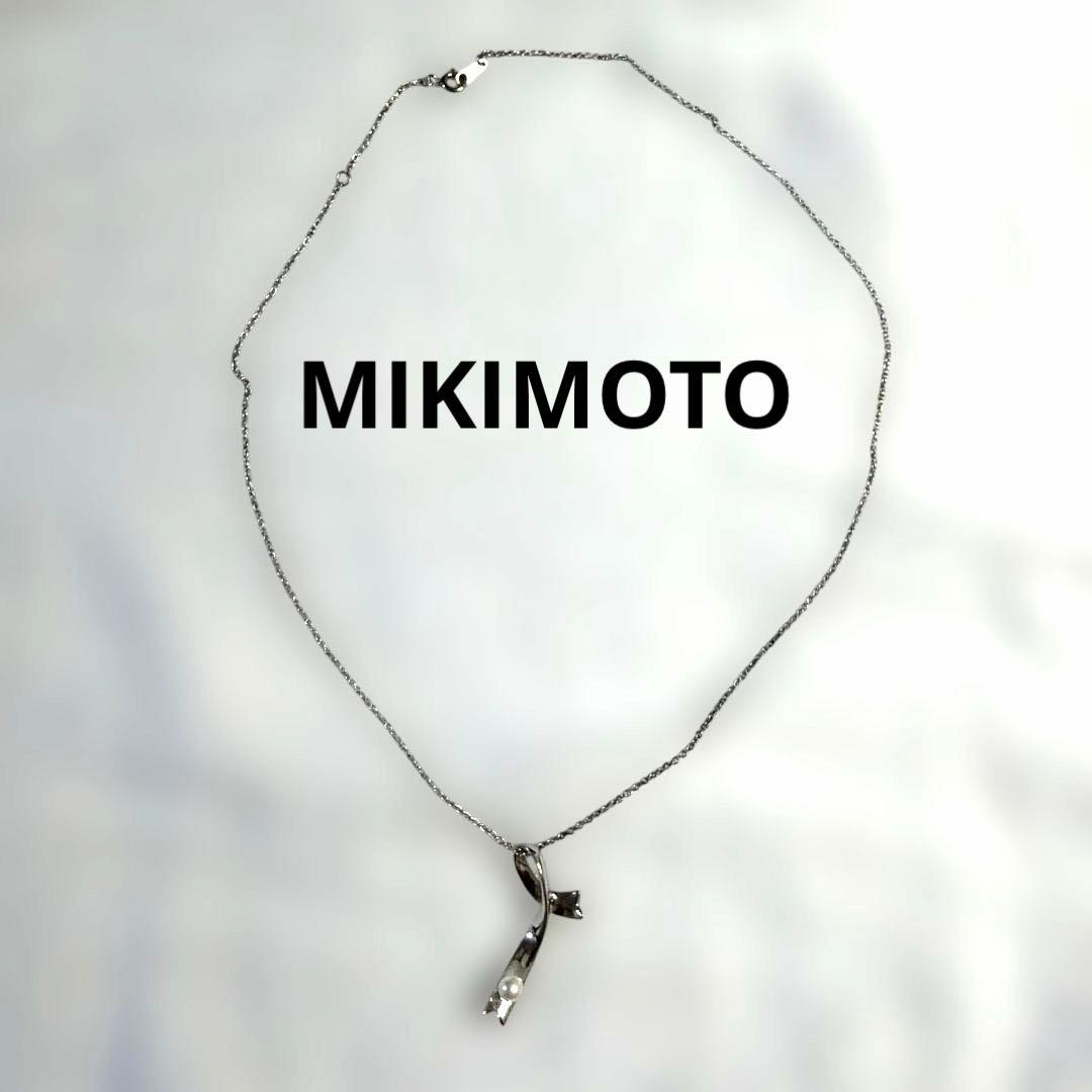 Mikimoto pearl necklace with a 44.6cm silver chain displayed on a white background