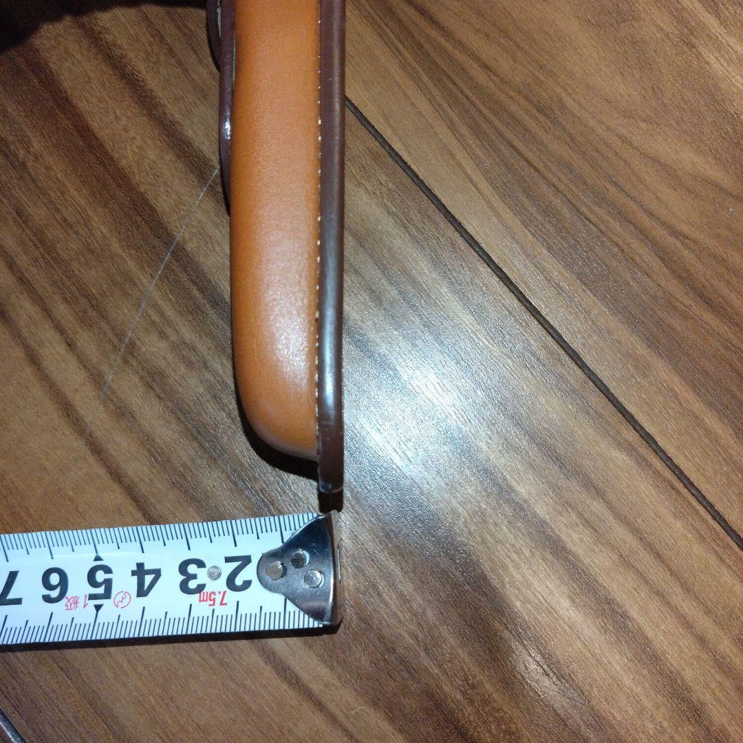 Brown leather pen case by Pilot Somes designed to hold two pens in a simple style