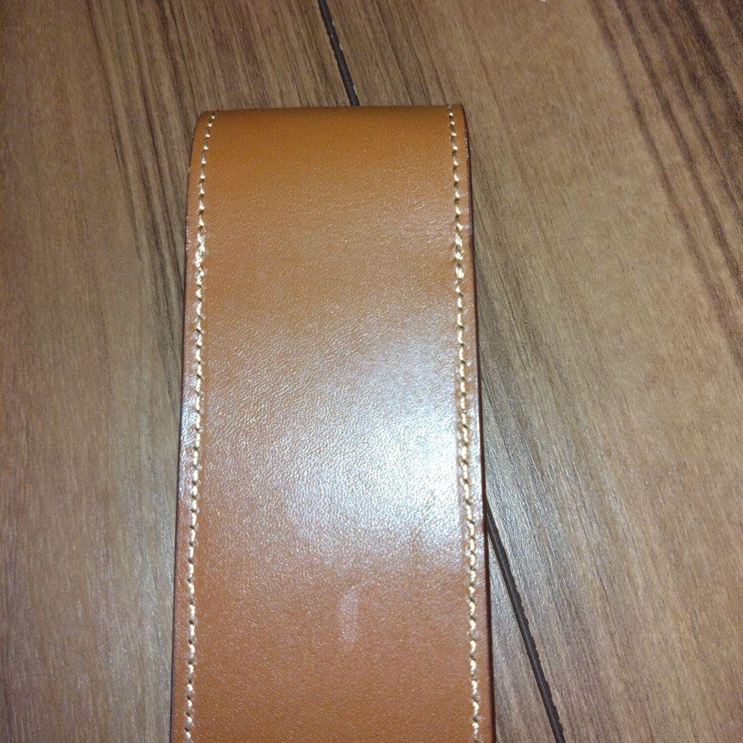 Brown leather pen case by Pilot Somes designed to hold two pens in a simple style