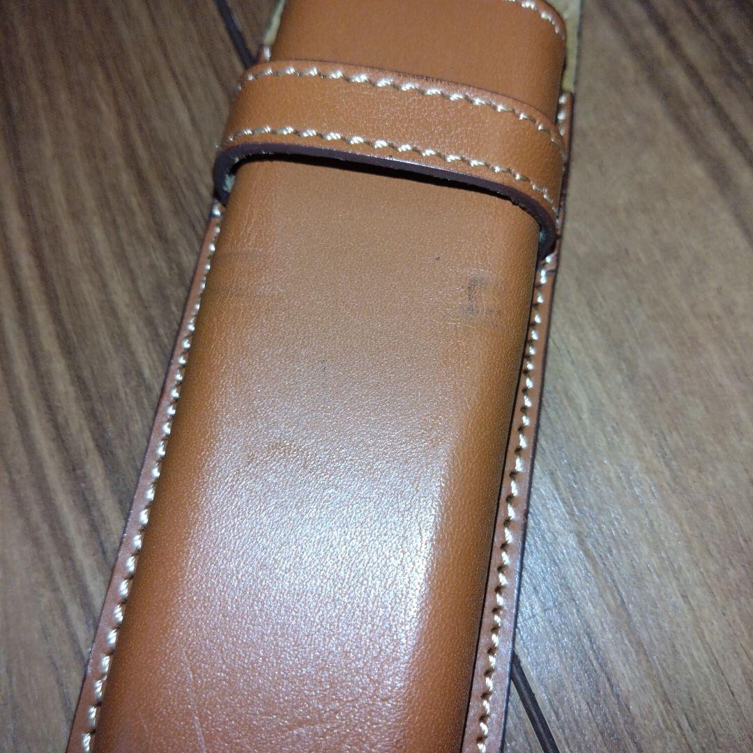 Brown leather pen case by Pilot Somes designed to hold two pens in a simple style