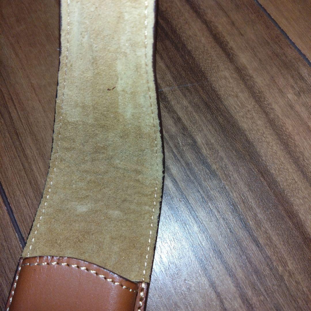 Brown leather pen case by Pilot Somes designed to hold two pens in a simple style