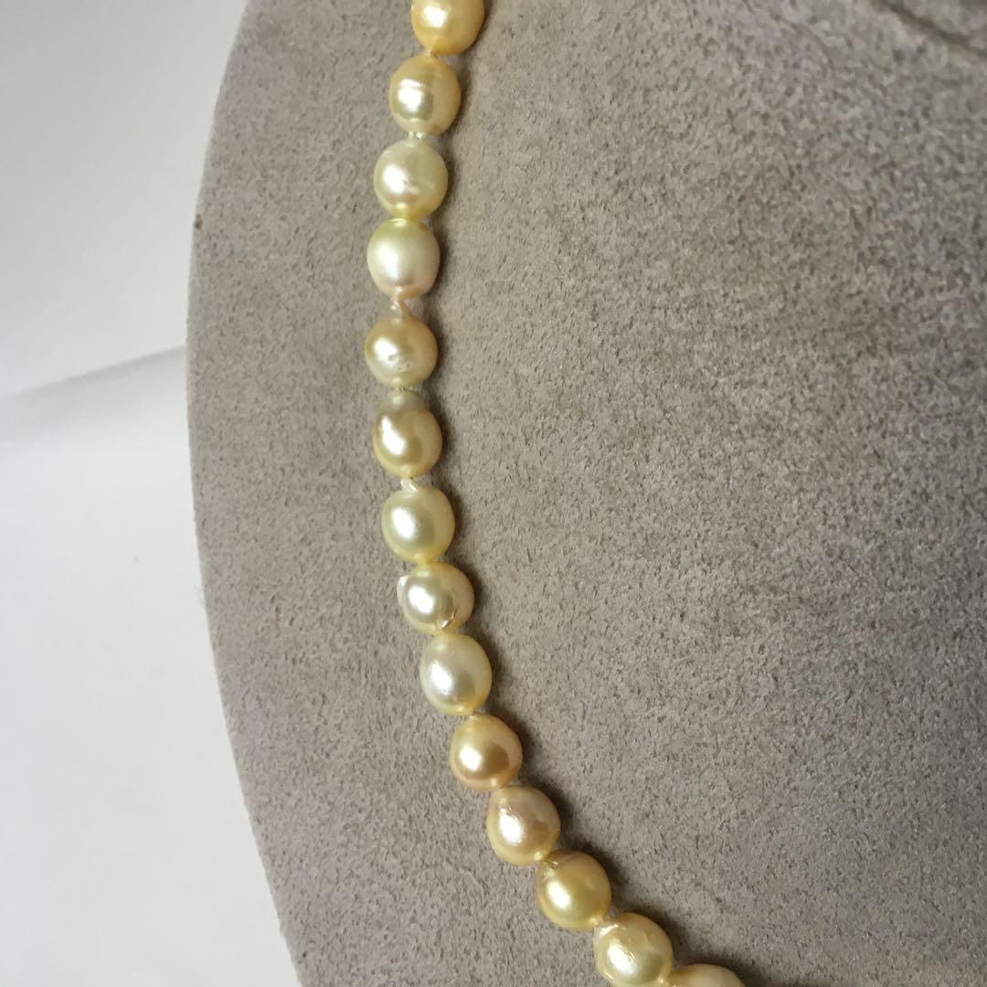 Yellow Akoya pearl necklace with 8mm pearls and silver beads, total length 43 cm