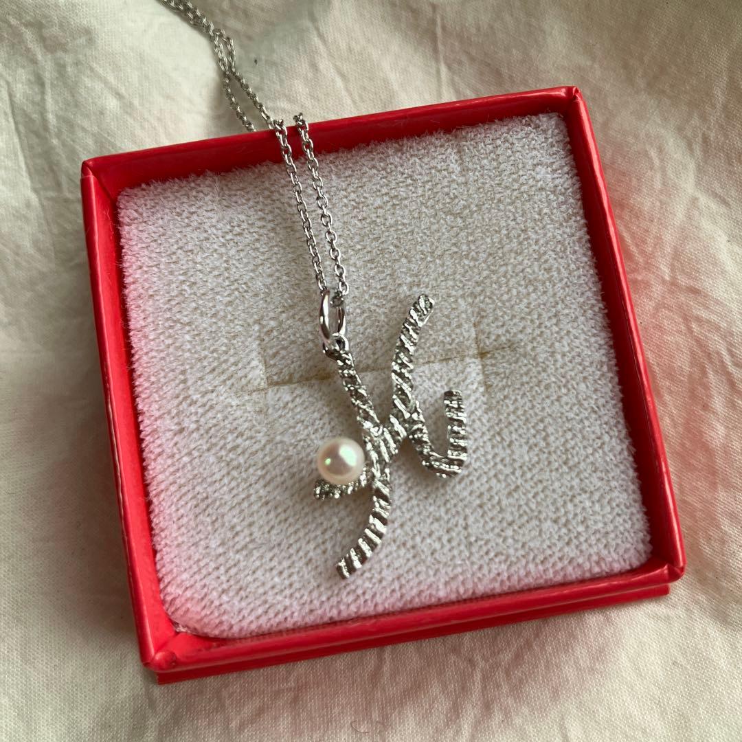 Tasaki silver pearl necklace with lustrous pearls and silver chain in excellent condition