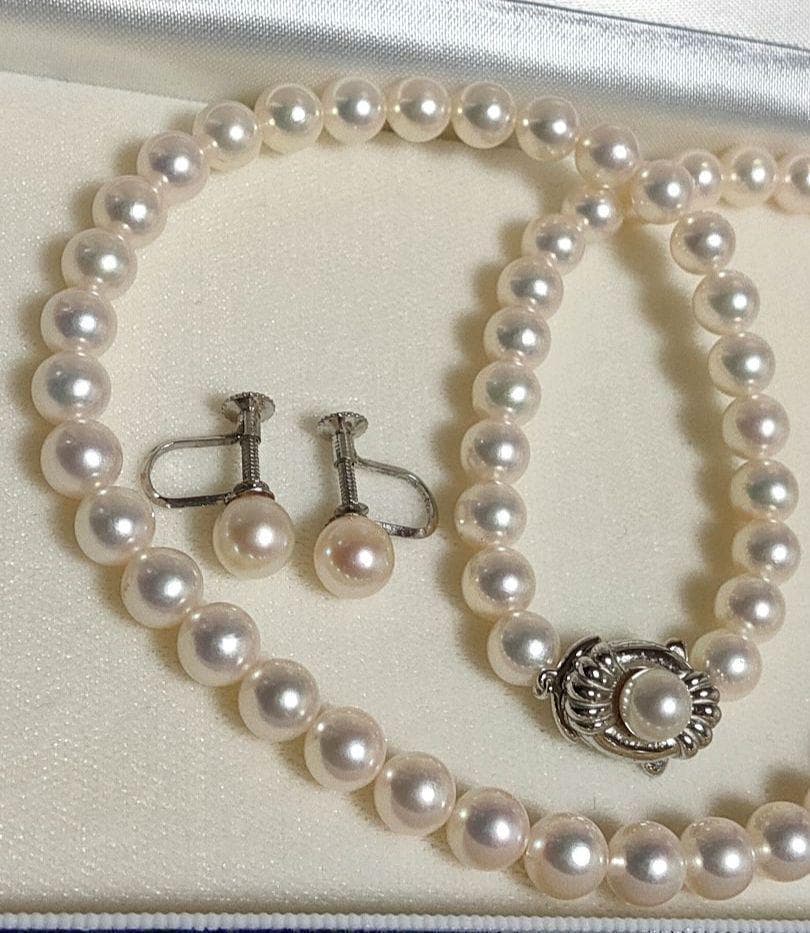 Kuro Nipple Piercing set with 44 cm necklace and 7.1 mm earrings displayed on white background