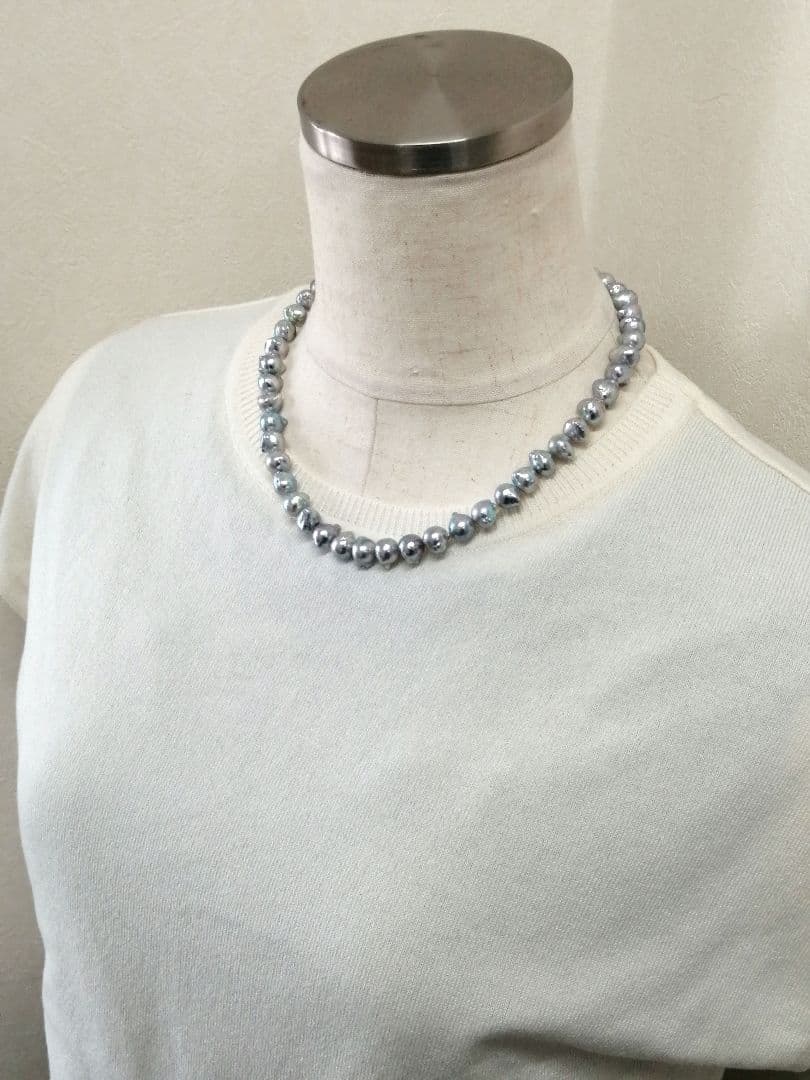 Akoya Pearl Gray Baroque Necklace featuring 9-8 mm pearls on a 43 cm chain