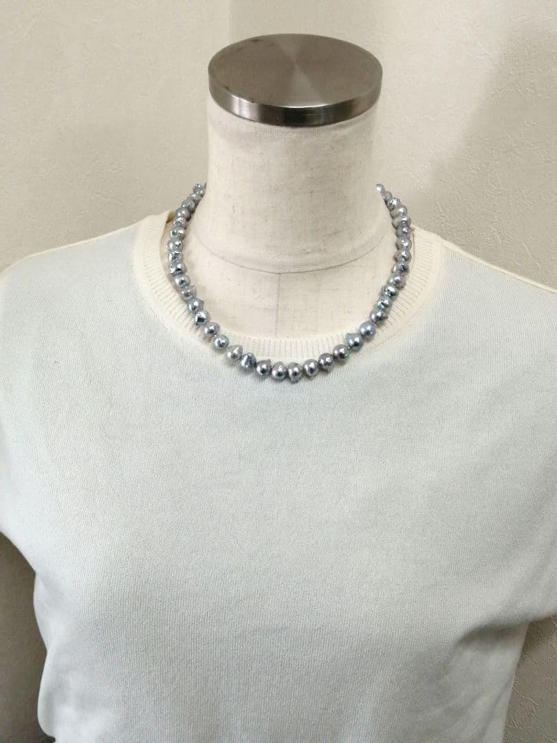 Akoya Pearl Gray Baroque Necklace featuring 9-8 mm pearls on a 43 cm chain