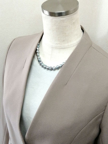 Akoya Pearl Gray Baroque Necklace featuring 9-8 mm pearls on a 43 cm chain