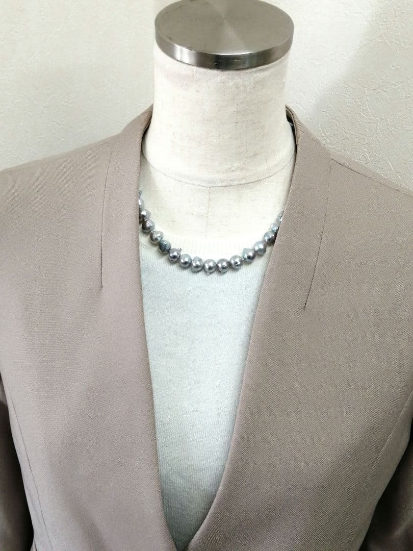 Akoya Pearl Gray Baroque Necklace featuring 9-8 mm pearls on a 43 cm chain