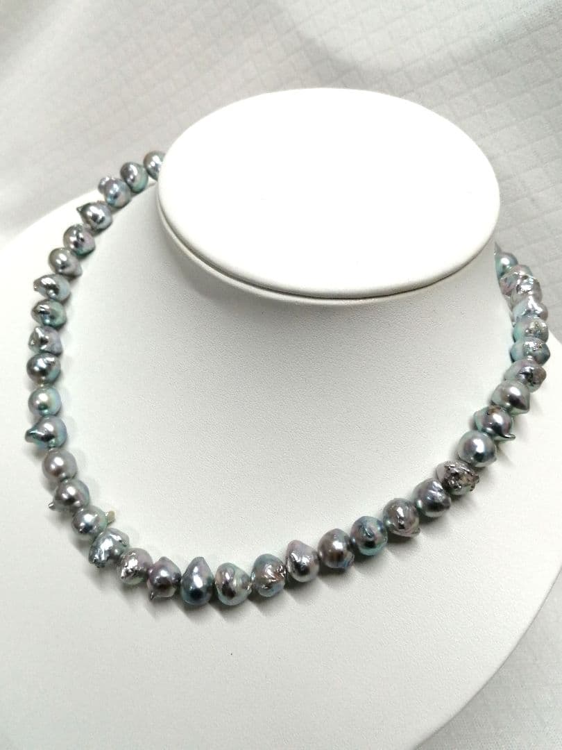Akoya Pearl Gray Baroque Necklace featuring 9-8 mm pearls on a 43 cm chain
