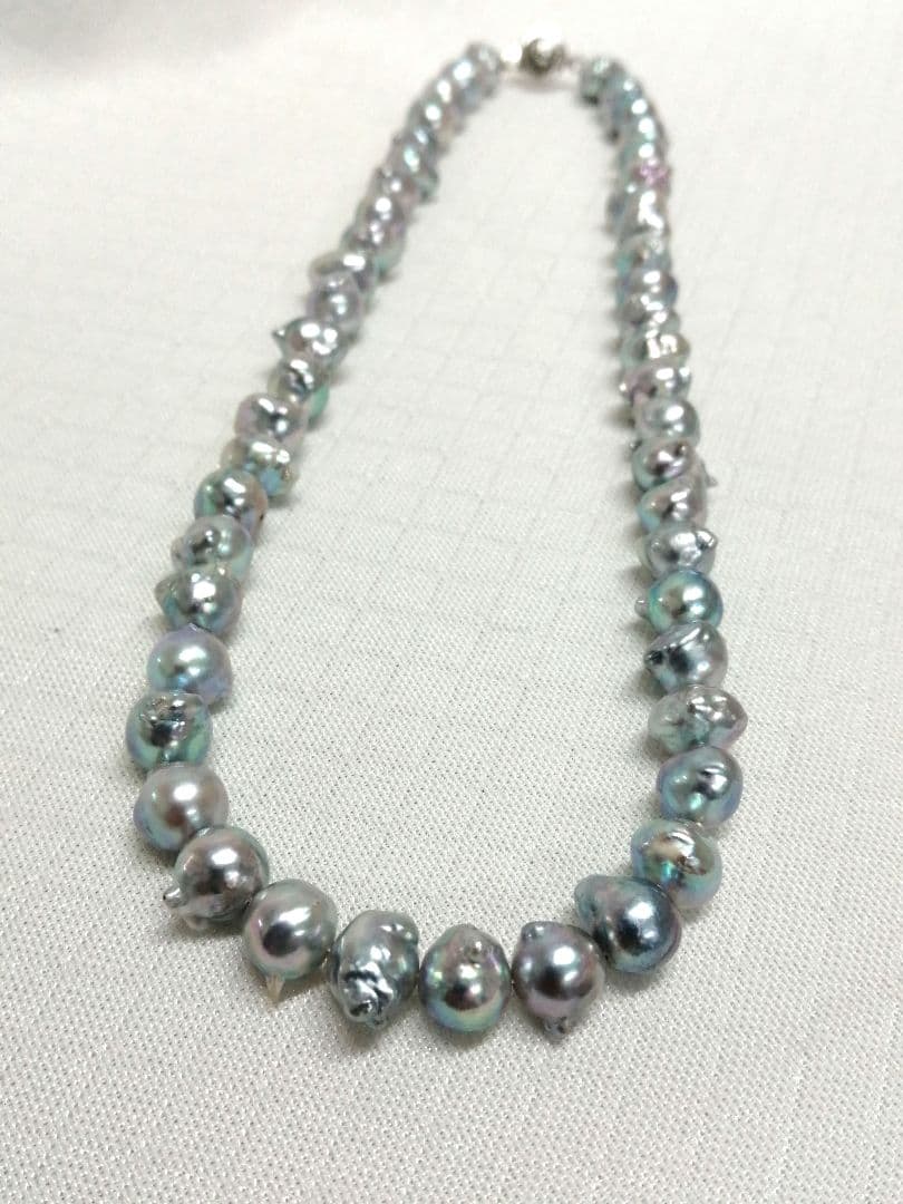 Akoya Pearl Gray Baroque Necklace featuring 9-8 mm pearls on a 43 cm chain