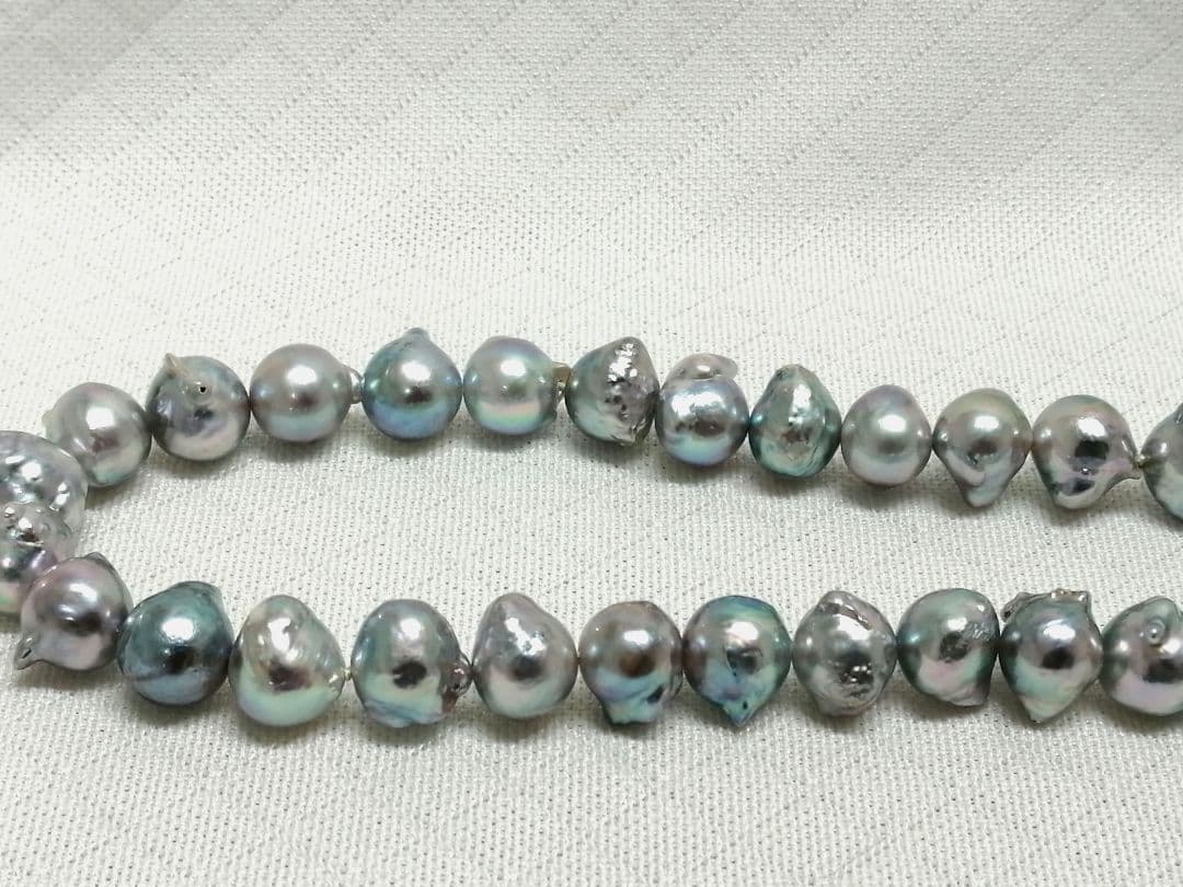 Akoya Pearl Gray Baroque Necklace featuring 9-8 mm pearls on a 43 cm chain