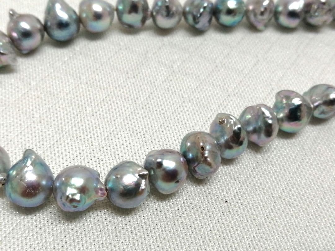 Akoya Pearl Gray Baroque Necklace featuring 9-8 mm pearls on a 43 cm chain