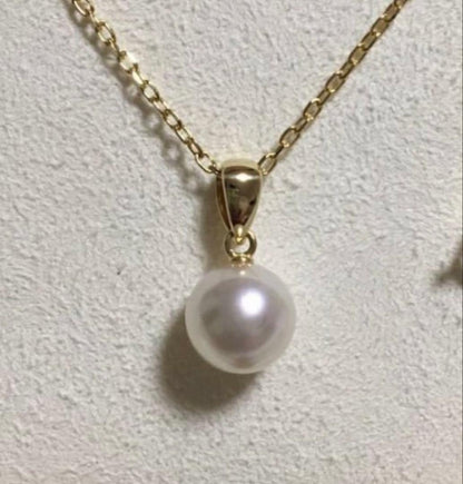 Mikimoto Akoya pearl necklace with a single round 8mm pearl on a yellow gold chain