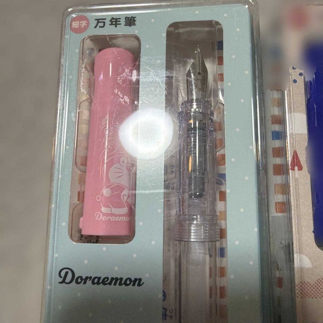 PILOT Kakuno Doraemon fountain pen set with pink and blue pens featuring triangular grips