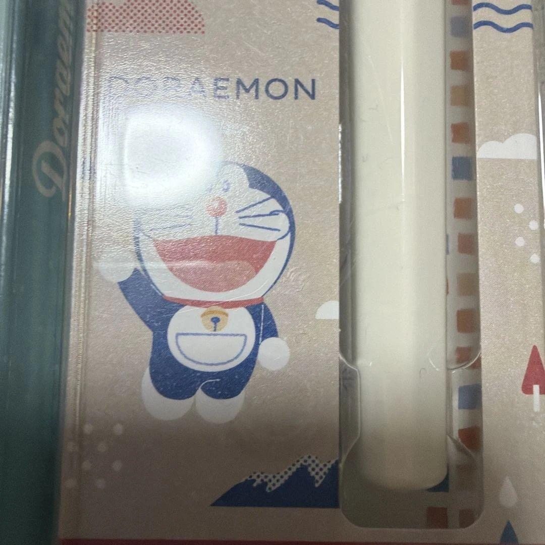 PILOT Kakuno Doraemon fountain pen set with pink and blue pens featuring triangular grips