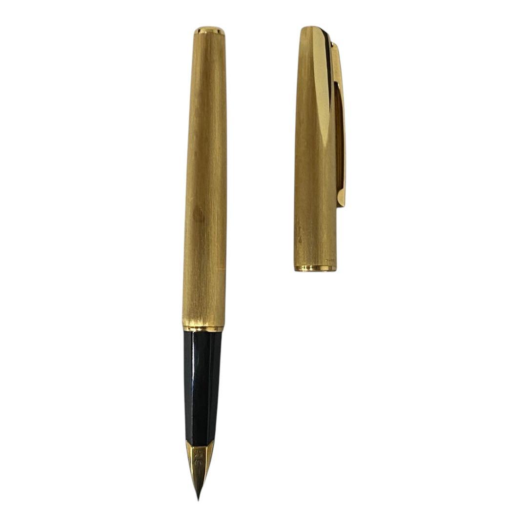Waterman Fountain Pen PLAQUE OR G 18K 750 with cap, vintage condition showing dents and discoloration