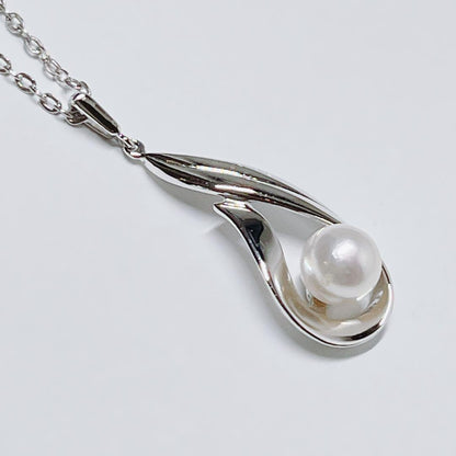 Mikimoto Pearl Necklace Pendant made of silver, 39.5 cm long, weighing 2.9 grams