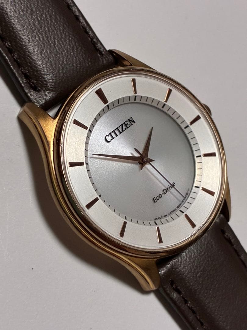 Citizen モデル/シリーズ名が記載されていませんが、提供された情報だけではモデル名やシリーズ名を特定できません。もしタイトルに具体的なモデル名やシリーズ名があれば教えてく Solar Men's Watch — Japanese