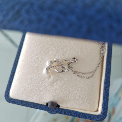 MIKIMOTO pearl necklace with three pearls and silver color chain
