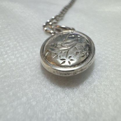 agete silver pendant charm featuring white pearl shell with included 925 silver chain