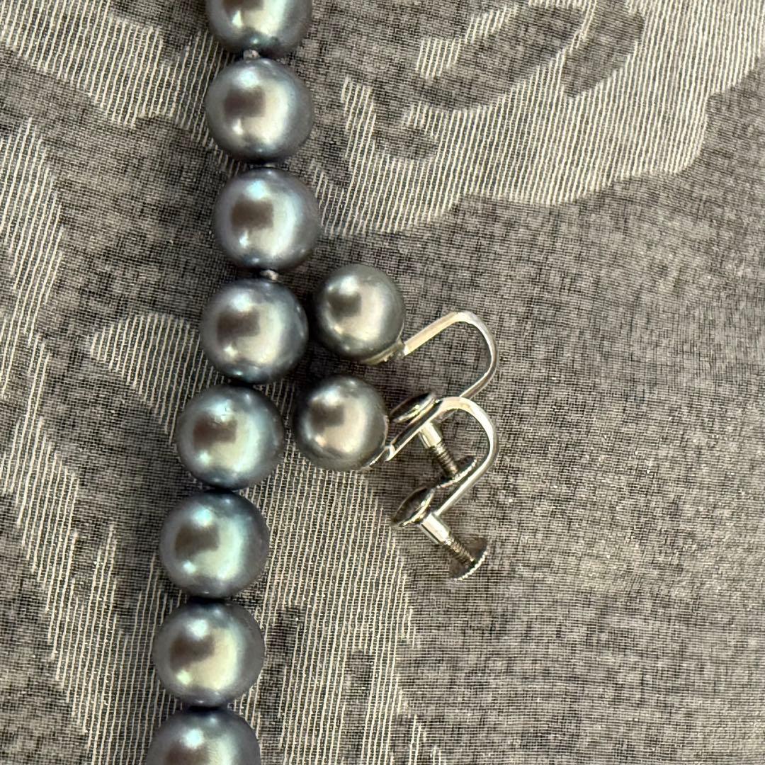 Akoya pearl necklace and matching earrings set with 8mm pearls on 43 cm necklace