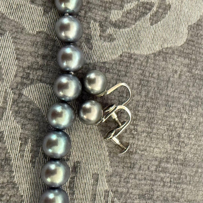Akoya pearl necklace and matching earrings set with 8mm pearls on 43 cm necklace