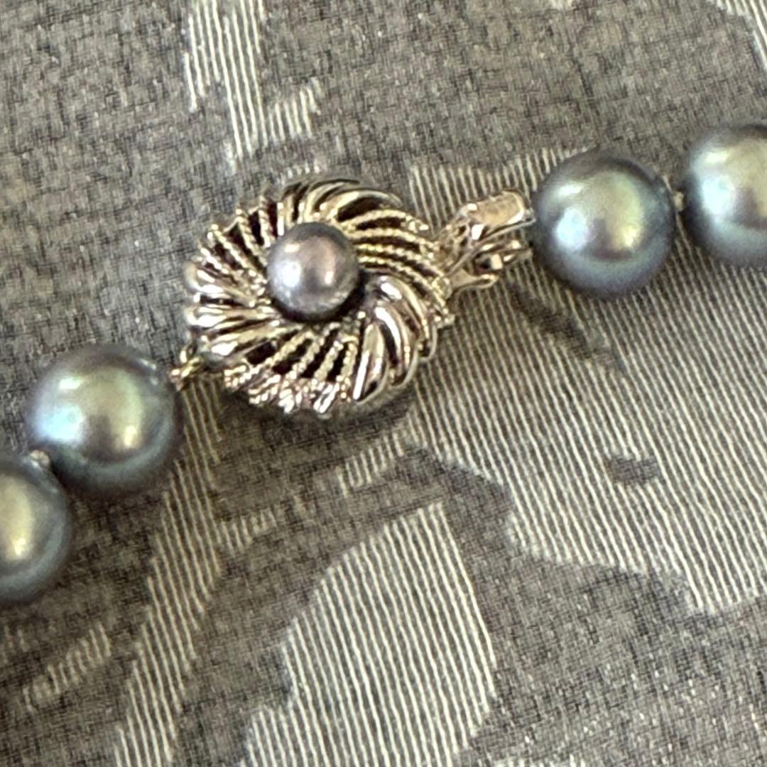 Akoya pearl necklace and matching earrings set with 8mm pearls on 43 cm necklace