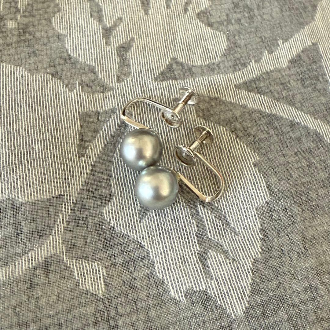 Akoya pearl necklace and matching earrings set with 8mm pearls on 43 cm necklace