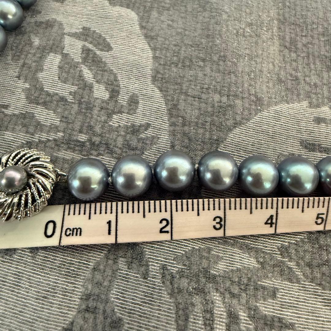 Akoya pearl necklace and matching earrings set with 8mm pearls on 43 cm necklace