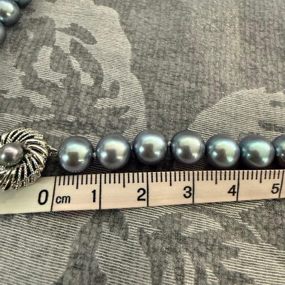 Akoya pearl necklace and matching earrings set with 8mm pearls on 43 cm necklace