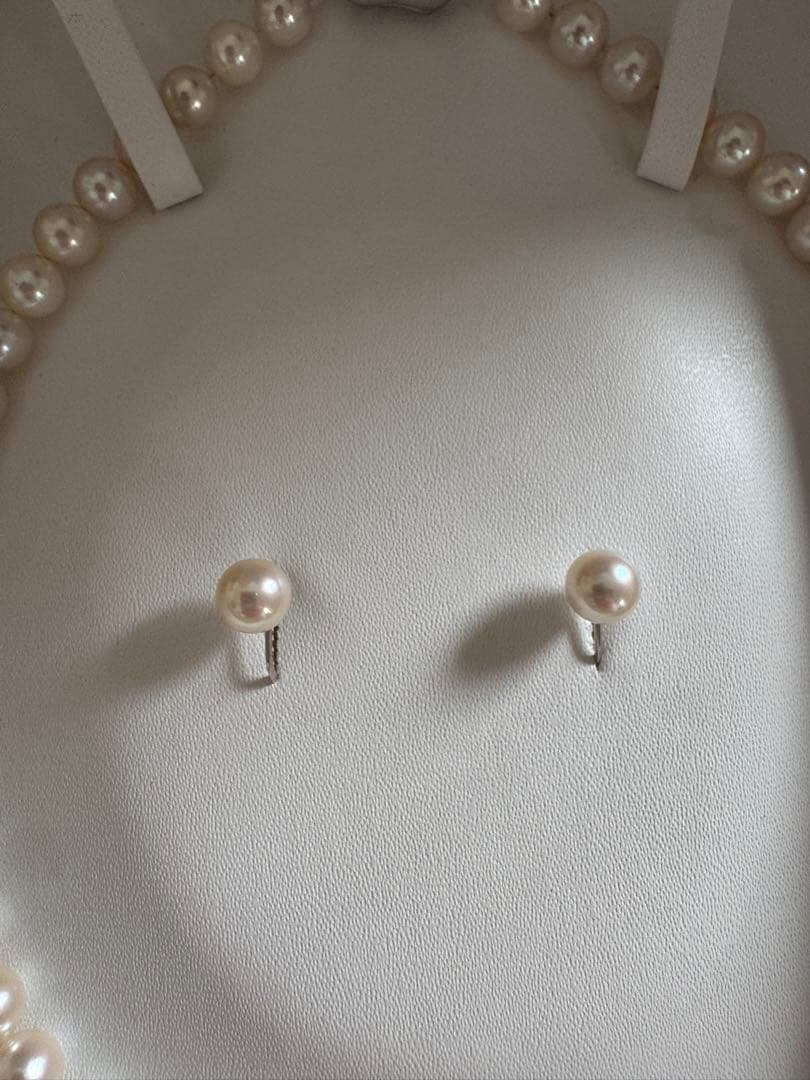 Akoya pearl necklace and earring set with round white pink Hanadama pearls and silver clasps