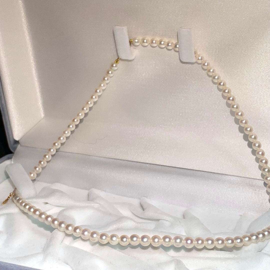 K18 18 karat Mikimoto M Charm Akoya pearl necklace with 4-4.5 mm pearls on 38.5 cm chain