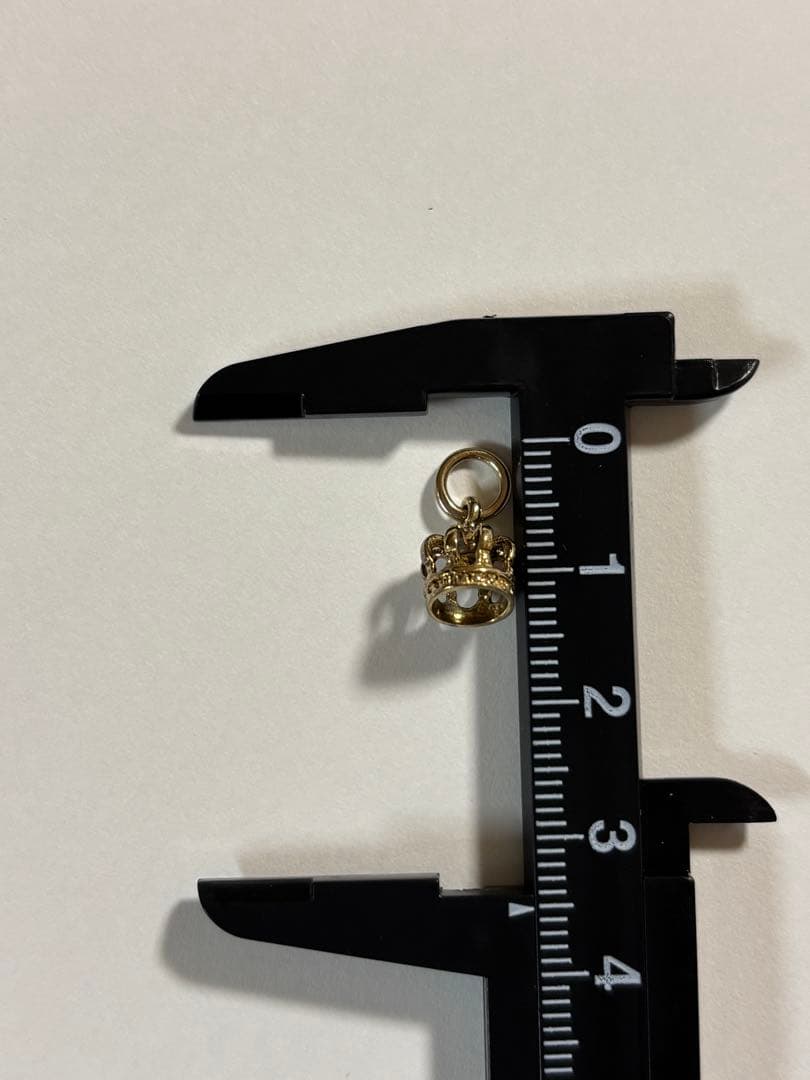 Agete 9K crown-shaped charm made of 375 gold with vintage design