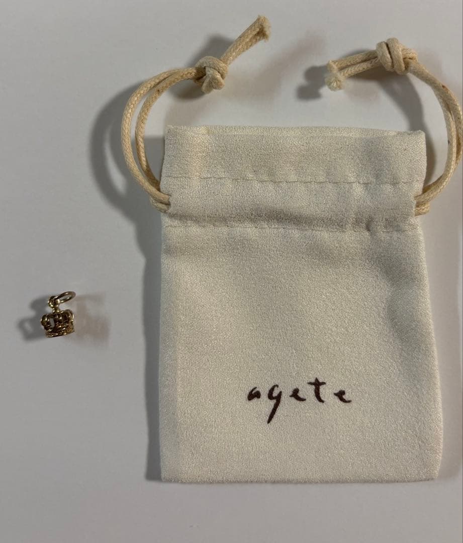 Agete 9K crown-shaped charm made of 375 gold with vintage design
